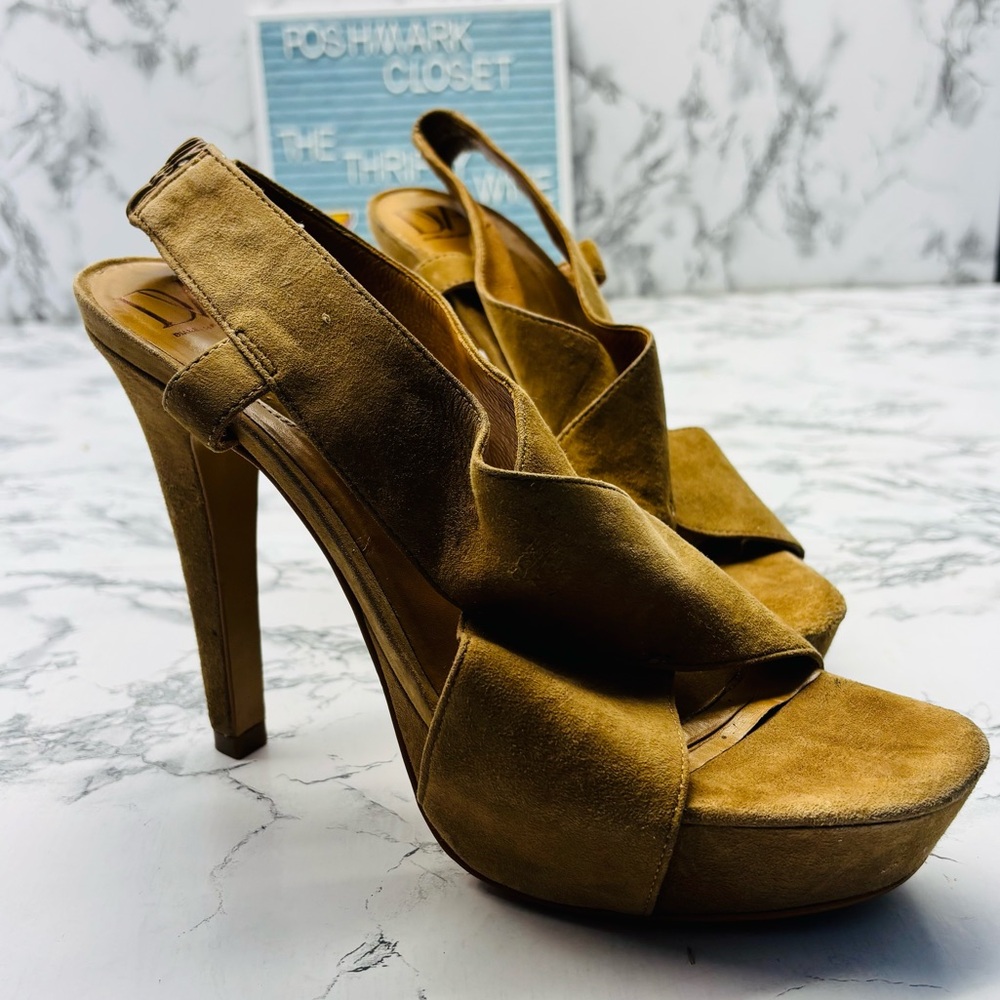 Diane Von Furstenberg Designer Classic Neutral Tan Suede Heels Size 8
